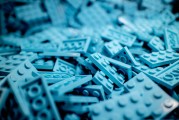 玫瑰金在珠寶行業(yè)中的應(yīng)用和特點(diǎn)是什么？玫瑰金與其他金屬相比有何獨(dú)特之處？