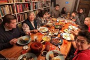 美國(guó)"吃貨"欲哭無(wú)淚：因?yàn)樘乩势?，中餐館味兒不對(duì)了