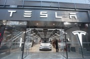 最新！特斯拉召回約23.9萬輛電動(dòng)汽車！啥情況？