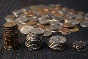 如何進(jìn)行貨幣兌換的操作？這些操作方法對資金流動有何影響？