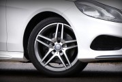 輪胎的直徑是多少？這種規(guī)格對(duì)車(chē)輛性能有何影響？