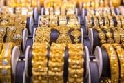 金價(jià)回調(diào)，部分品牌金飾價(jià)格跟跌！上車還是離場(chǎng)？