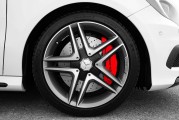逸動DT的性能和駕駛體驗如何？購買緊湊型車時應該考慮哪些因素？