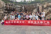 宇通重工特種裝備事業(yè)部一行走進賒店酒鄉(xiāng)小鎮(zhèn)