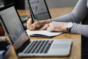 剖析在進(jìn)行數(shù)據(jù)分析時(shí)如何利用 Analytics 網(wǎng)站流量，Analytics 網(wǎng)站流量，數(shù)據(jù)驅(qū)動(dòng)的分析和優(yōu)化策略
