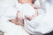 夢中懷抱希望——一次關于懷抱孩子的夢境解析，夢境中的希望——解析懷抱孩子的夢境