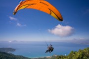 夢(mèng)中的跳傘之旅，夢(mèng)中的跳傘之旅，翱翔天際的奇幻之旅