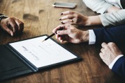 如何評價一個企業(yè)的綜合實力？這種評價應(yīng)基于哪些指標(biāo)？