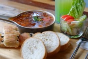 餡餅免費(fèi)游戲——一款讓美食愛(ài)好者狂歡的游戲，美食盛宴，免費(fèi)版餡餅游戲讓玩家在虛擬世界中暢享美食樂(lè)趣