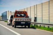 如何進行坡道定點停車以確保安全？定點停車的技巧有哪些關鍵要點？