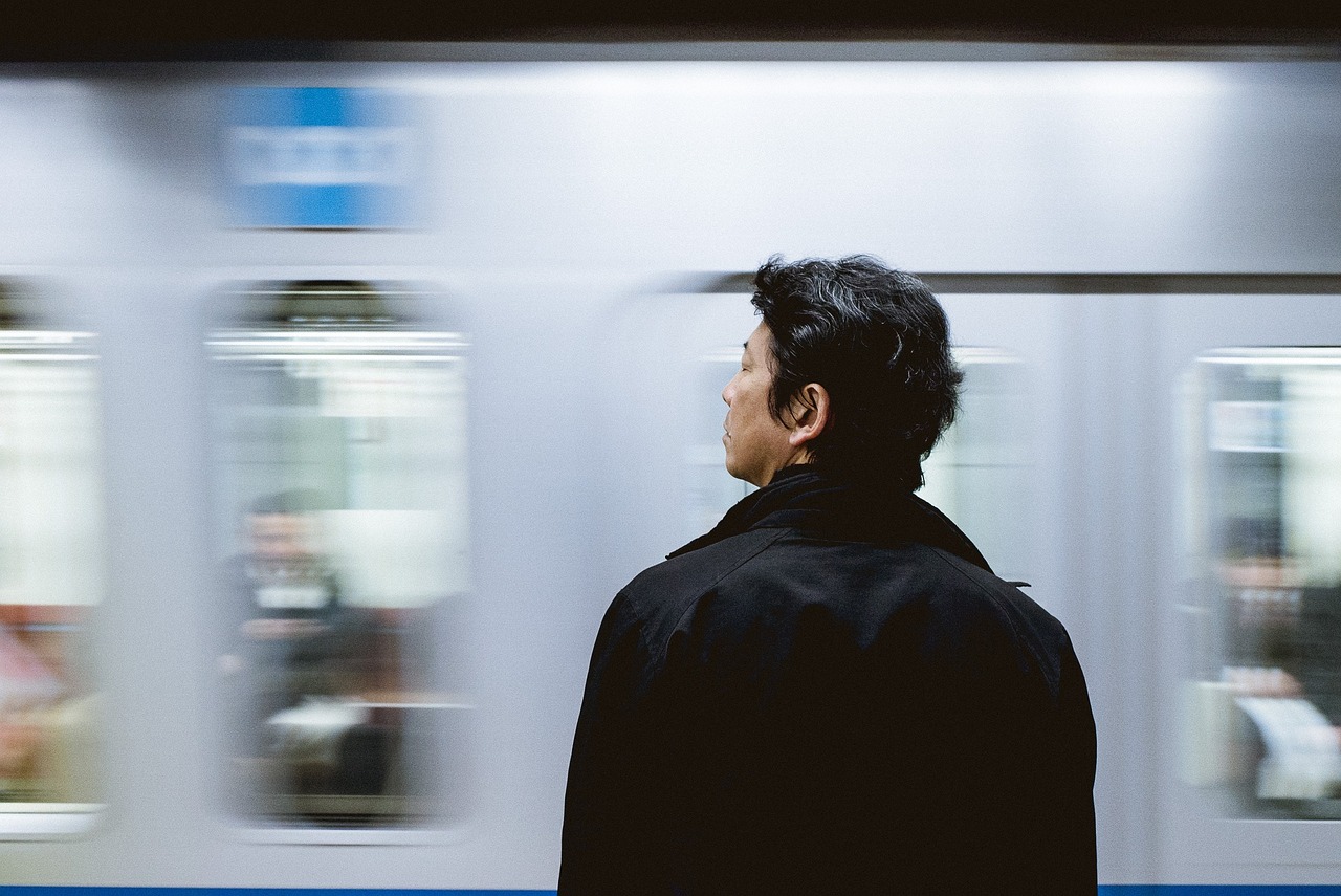 夢中的時間緊迫，趕火車的焦慮與挑戰(zhàn)