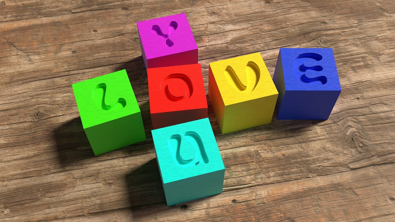 改寫為免費(fèi)游戲？這是一個(gè)讓許多人爭(zhēng)論不休的話題。為什么我們不能將所有類型的游戲都轉(zhuǎn)變?yōu)槊赓M(fèi)游戲呢？盡管許多偉大的游戲仍然需要付費(fèi)購買，但越來越多的玩家開始接受免費(fèi)游戲的可能性。