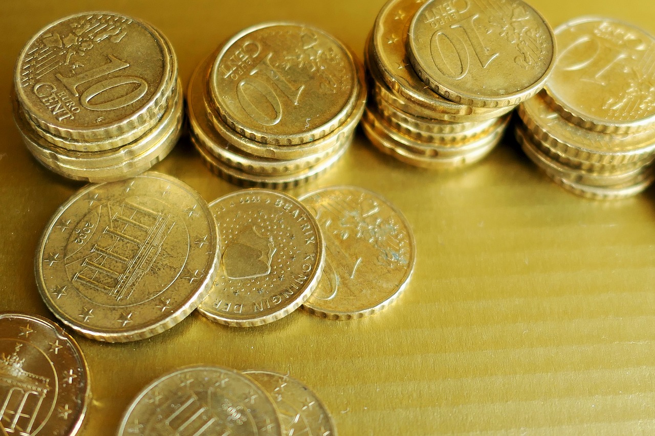 如何理解黃金市場的價格波動？這種波動對投資者有何挑戰(zhàn)？