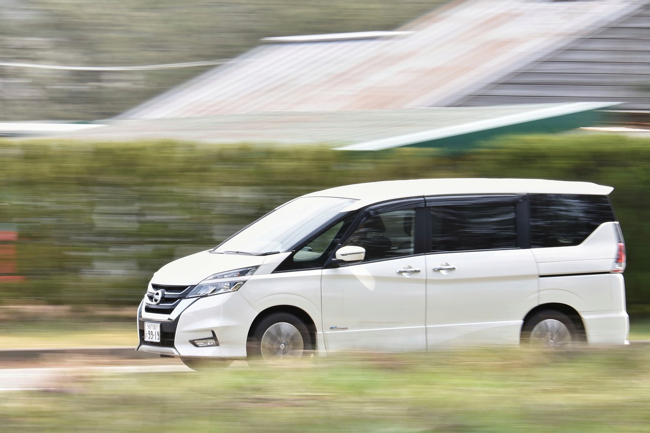 汽車行業(yè)周報：8月行業(yè)銷量環(huán)比改善 智界R7、小鵬MONA M03等新能源車型訂單較好