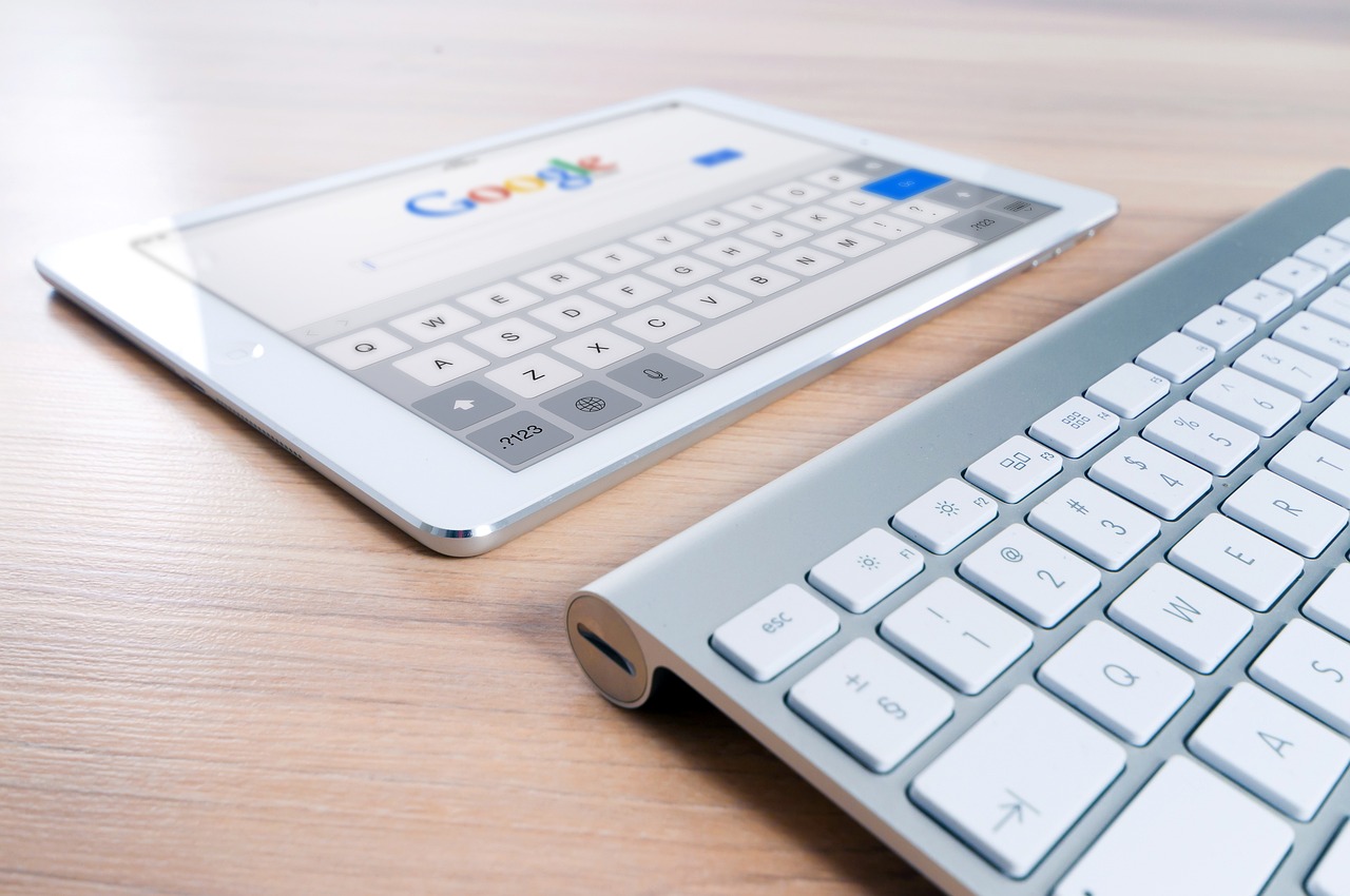 谷歌相似網(wǎng)站插件是一種用于管理Google Search與其它搜索引擎之間關(guān)聯(lián)的工具。它是Google的一種特性，可以讓用戶更容易地找出其他網(wǎng)站的相關(guān)信息，從而提高搜索結(jié)果的質(zhì)量和準確性。