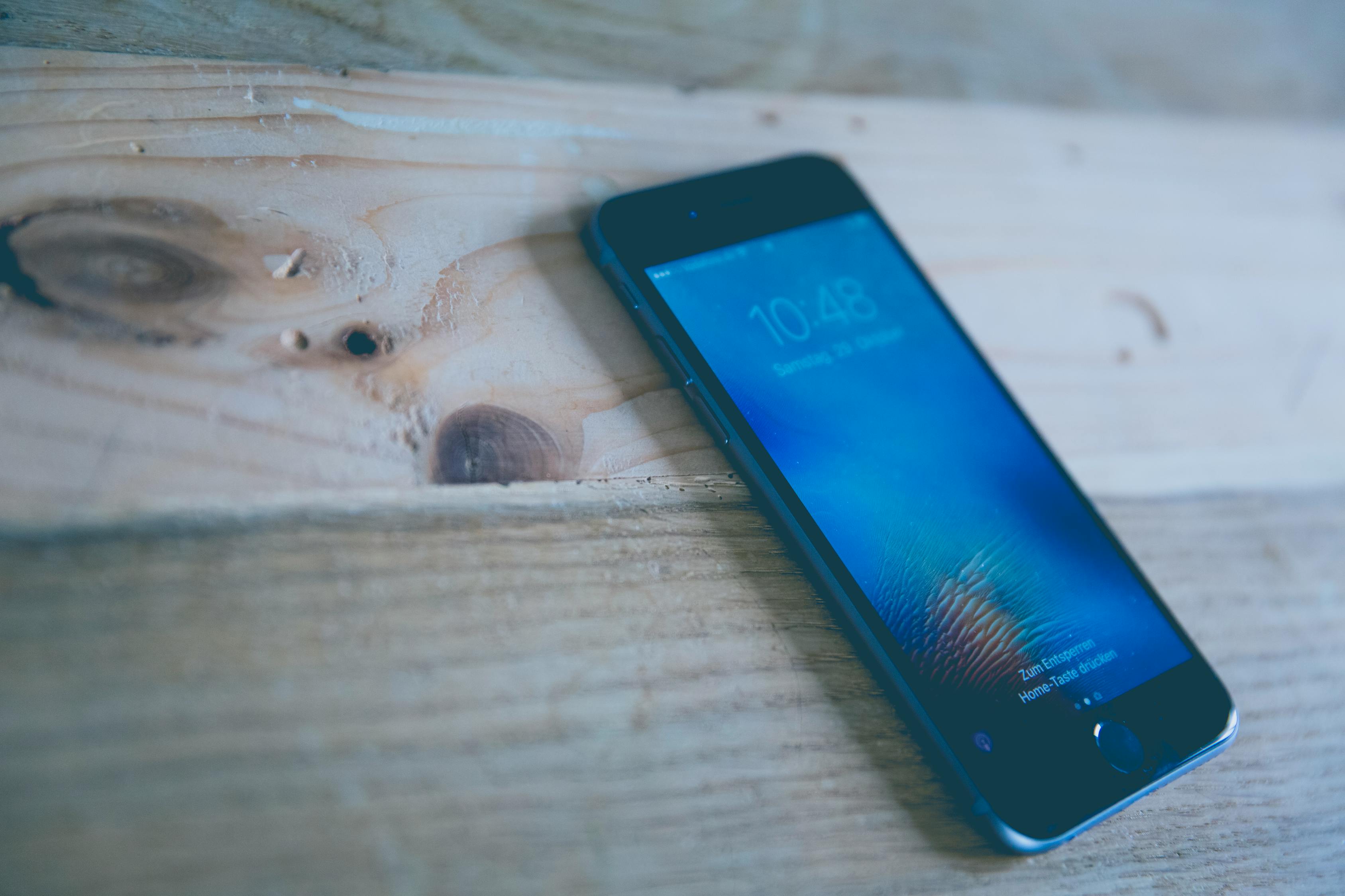 蘋果股價下跌 知名分析師預(yù)計2025年iPhone出貨量不及預(yù)期