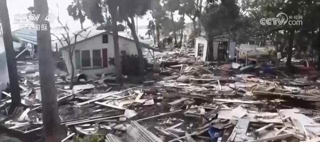 至少90人死亡，仍有240萬用戶斷電，美國損失預(yù)計上千億美元！“就像被炸彈炸過”