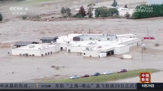至少90人死亡，仍有240萬用戶斷電，美國損失預(yù)計上千億美元！“就像被炸彈炸過”