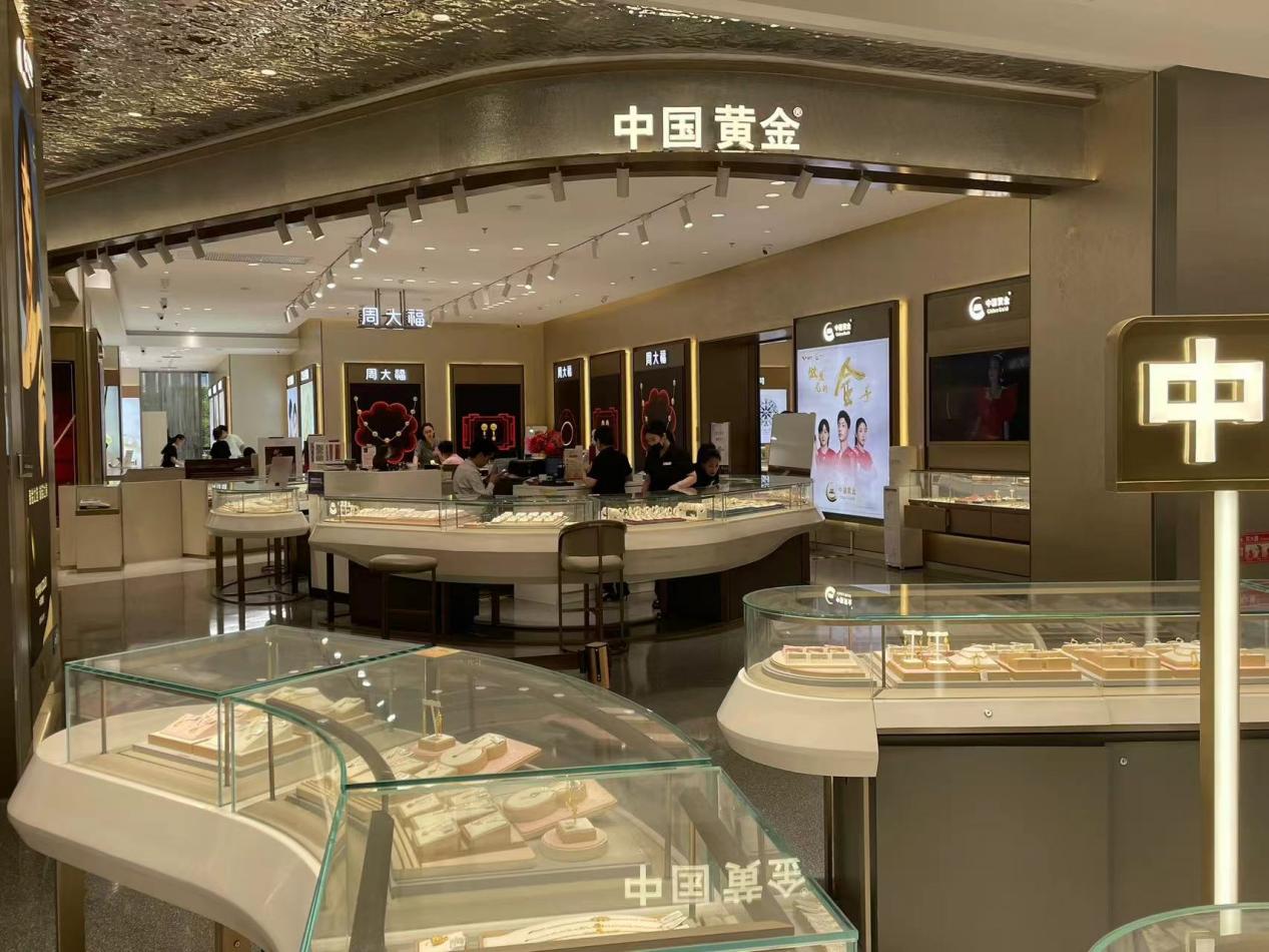 國內飾品金價逼近800元/克！十一假期金店忙促銷，消費者觀望情緒濃厚