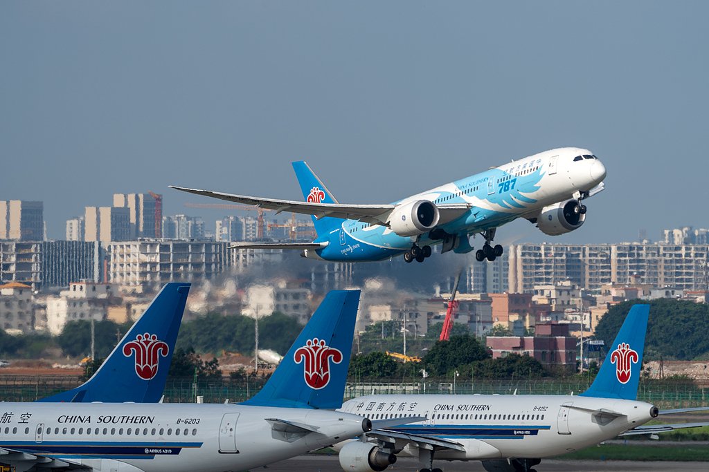 南航一波音787飛機(jī)疑似發(fā)生擦尾事故，知情人士：維修難度很大，可能會被拆解