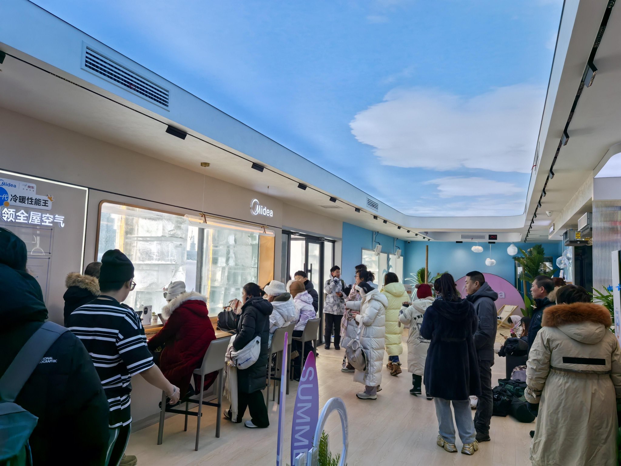 冰雪大世界盛大開園，美的空調(diào)橫跨50℃打造“東北夏威夷”