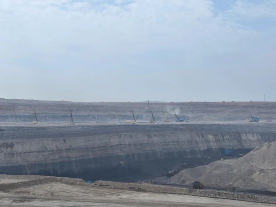 全球首臺！禾望變頻器助力220T純電動礦用自卸車下線