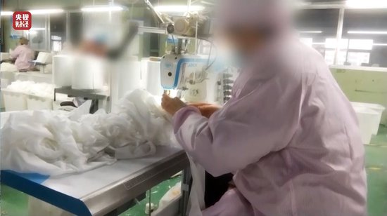 視頻丨一次性?xún)?nèi)褲“爆雷”，徒手制作不滅菌