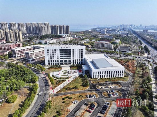 1000萬美元！知名校友穩(wěn)健醫(yī)療董事長李建全捐贈的這棟樓落成投用