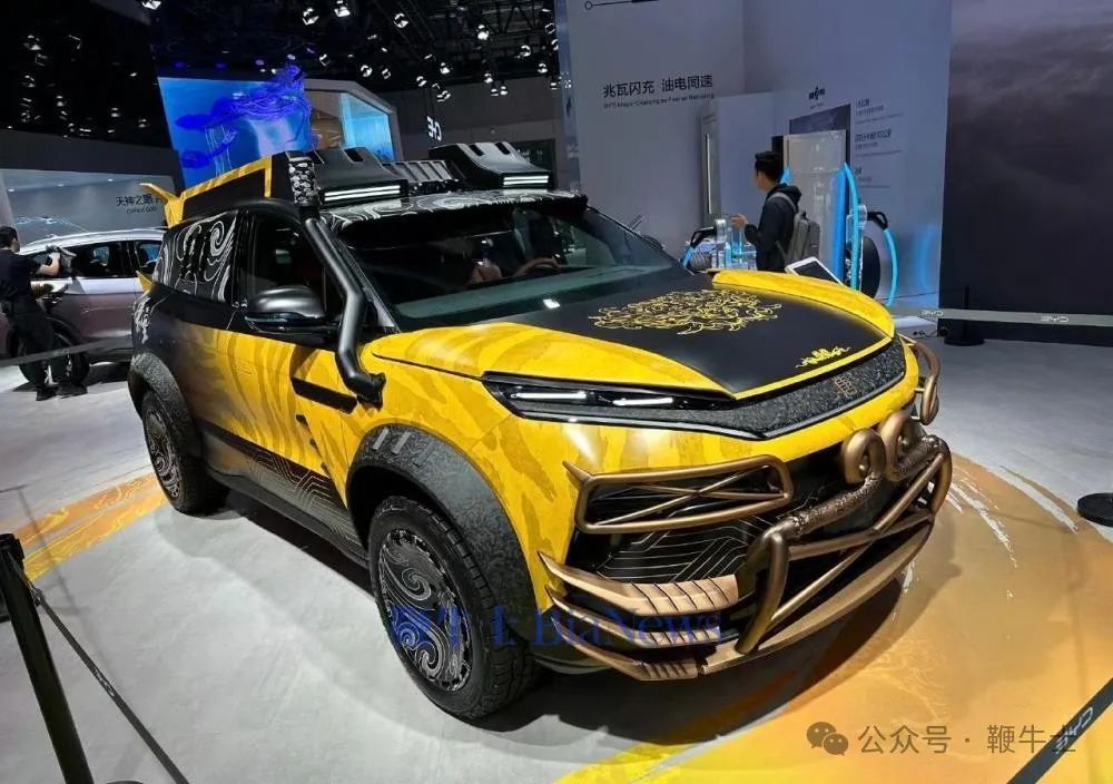 上海車展「車模」盤點(diǎn)：小鵬機(jī)器人吸睛，比亞迪派出悟空