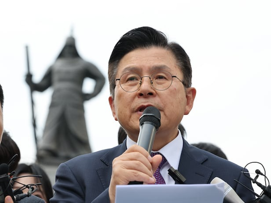 韓媒：韓國(guó)無黨派總統(tǒng)候選人黃教安宣布退選，支持執(zhí)政黨候選人金文洙