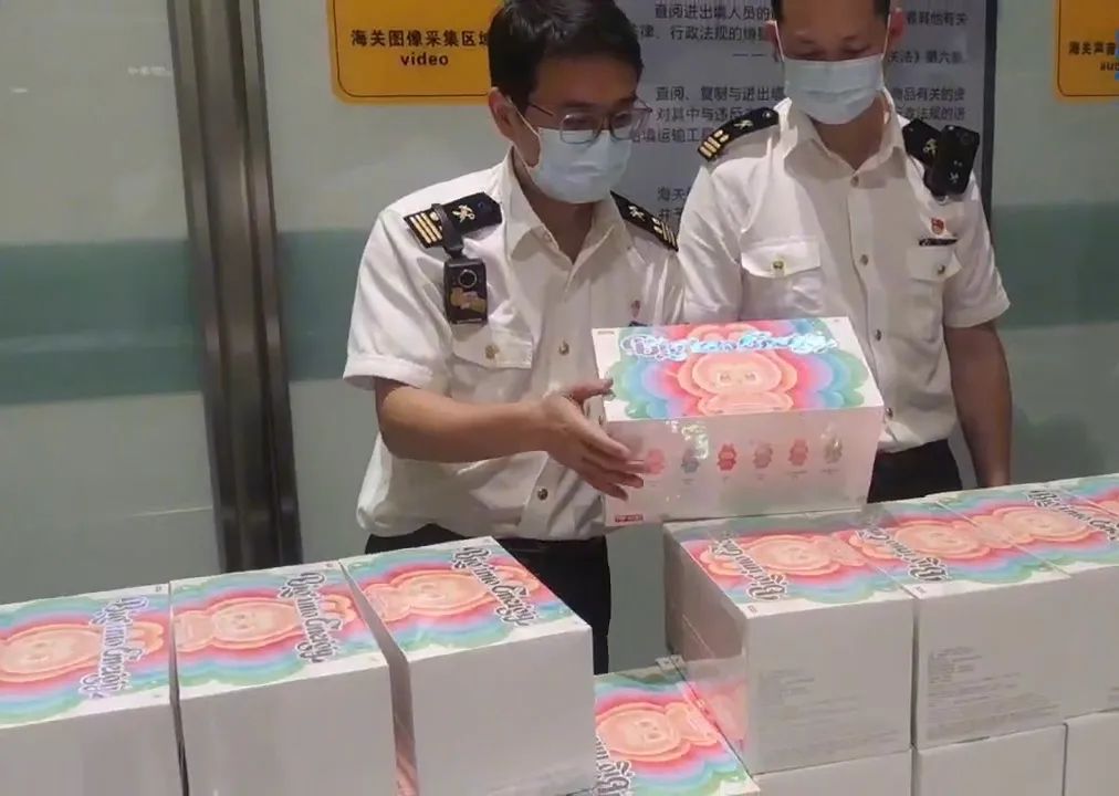2人帶144個(gè)泡泡瑪特玩偶入境，被海關(guān)查獲！